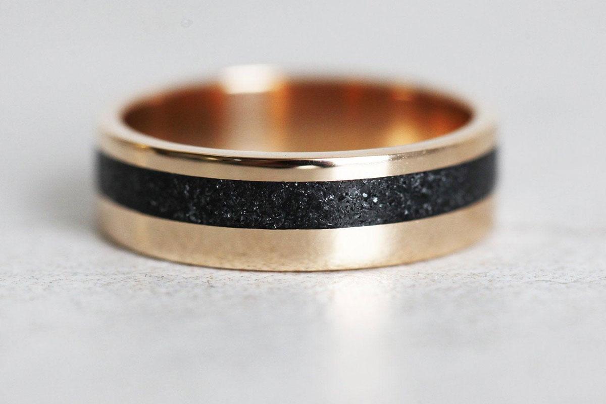 How to Choose the Perfect Wedding Band for Men