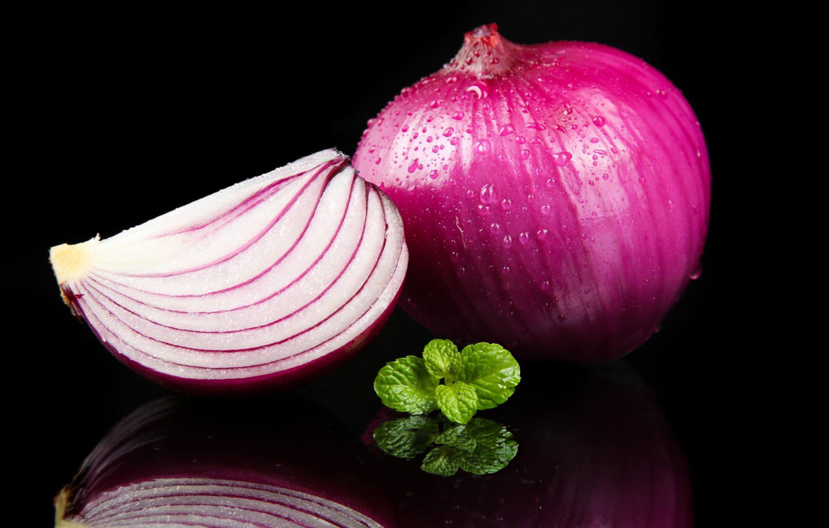 Red onion sliced showing layers used in hair loss study