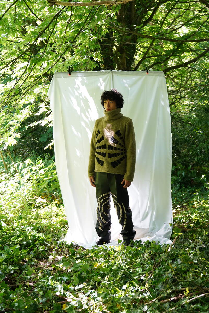 Hanwei Cheng – OBSCURE EPOQUE – Volumetric Silhouette Hanwei Cheng 'OBSCURE EPOQUE' volumetric menswear silhouette combining Belle Époque curves and military structure